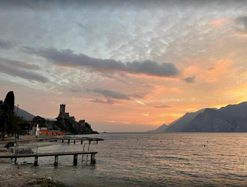 Appartamento Perla del Lago - Enchanting Lake View Malcesine Exterior foto